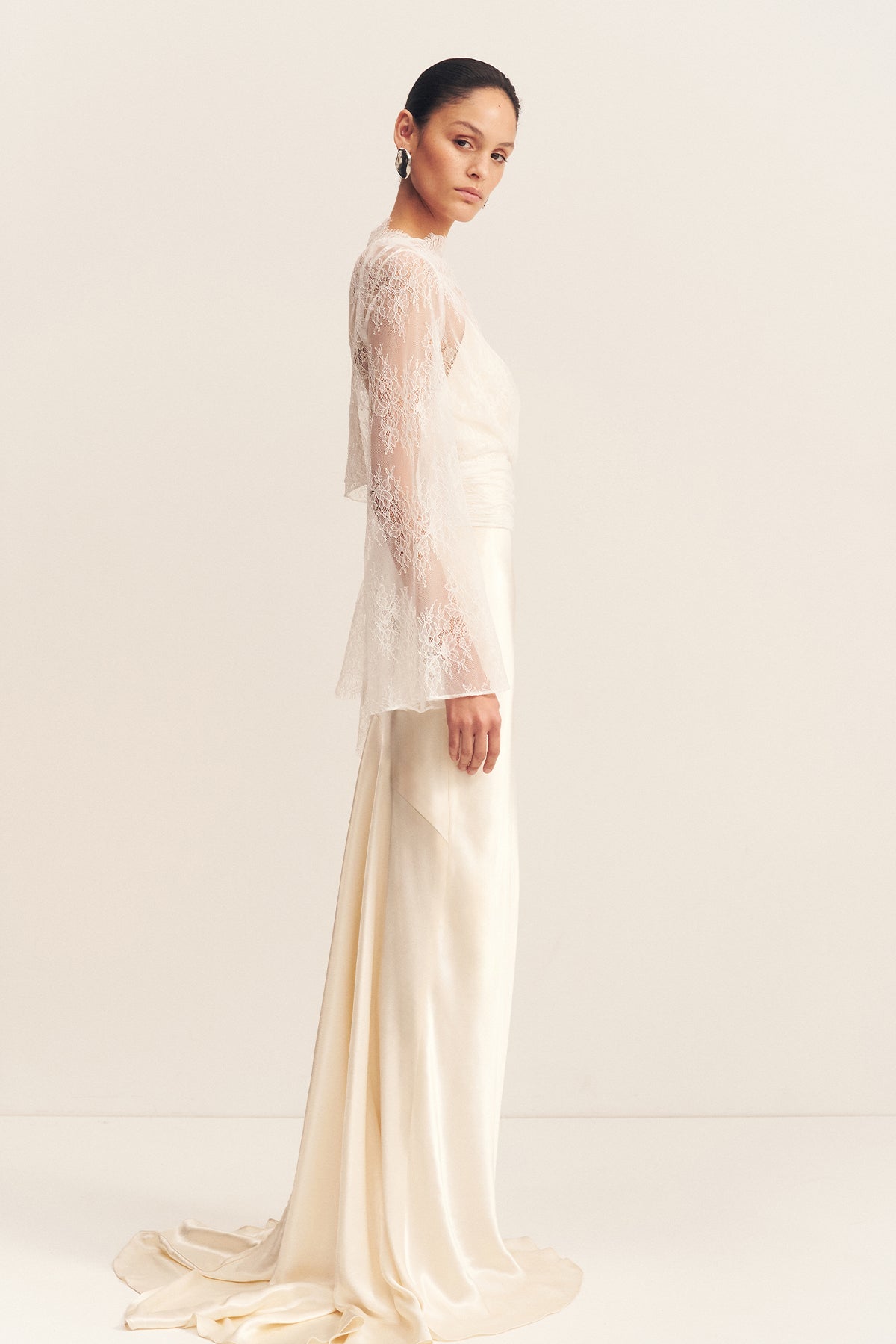 LAMBENT LACE LONG SLEEVE TIE TOP