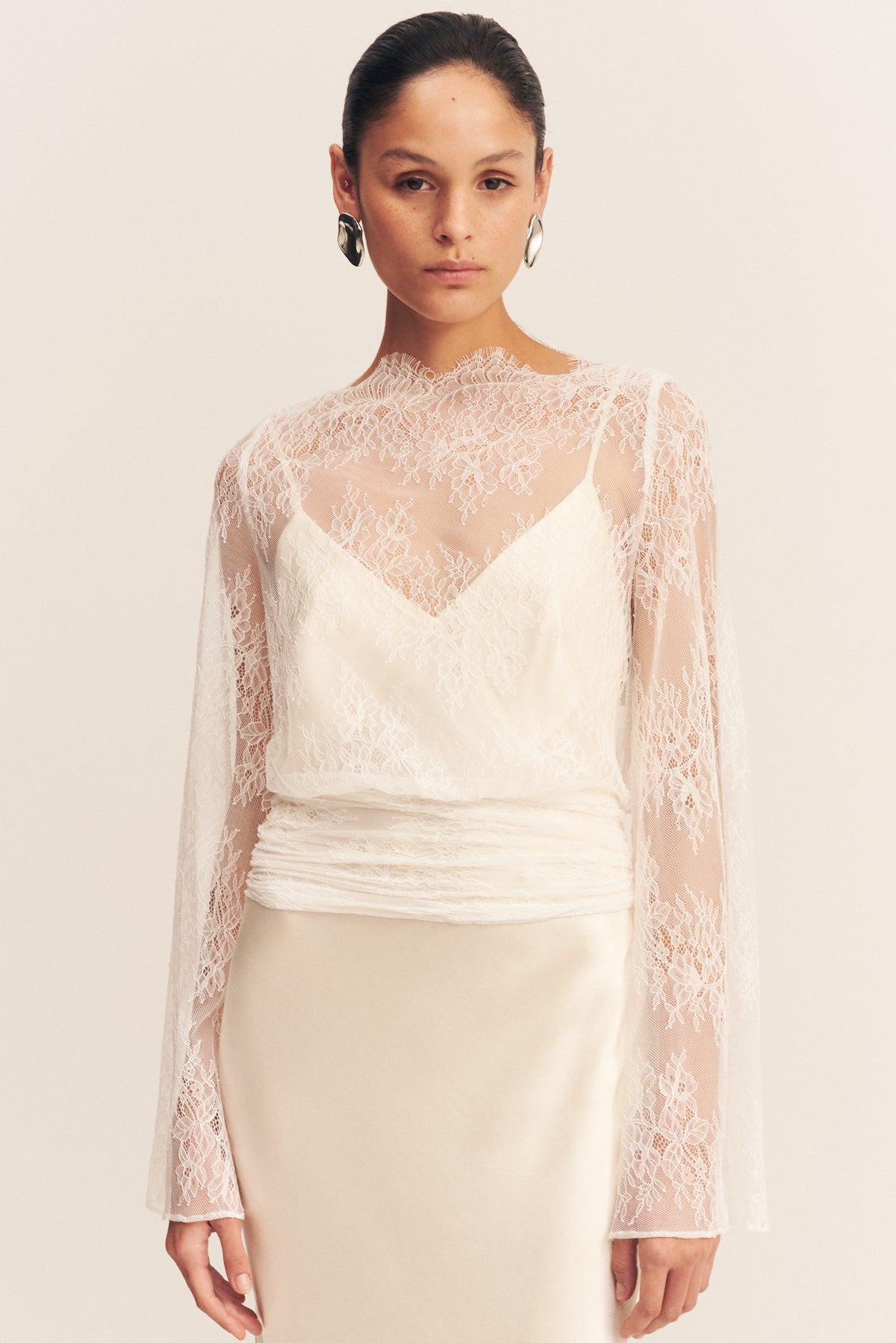 LAMBENT LACE LONG SLEEVE TIE TOP