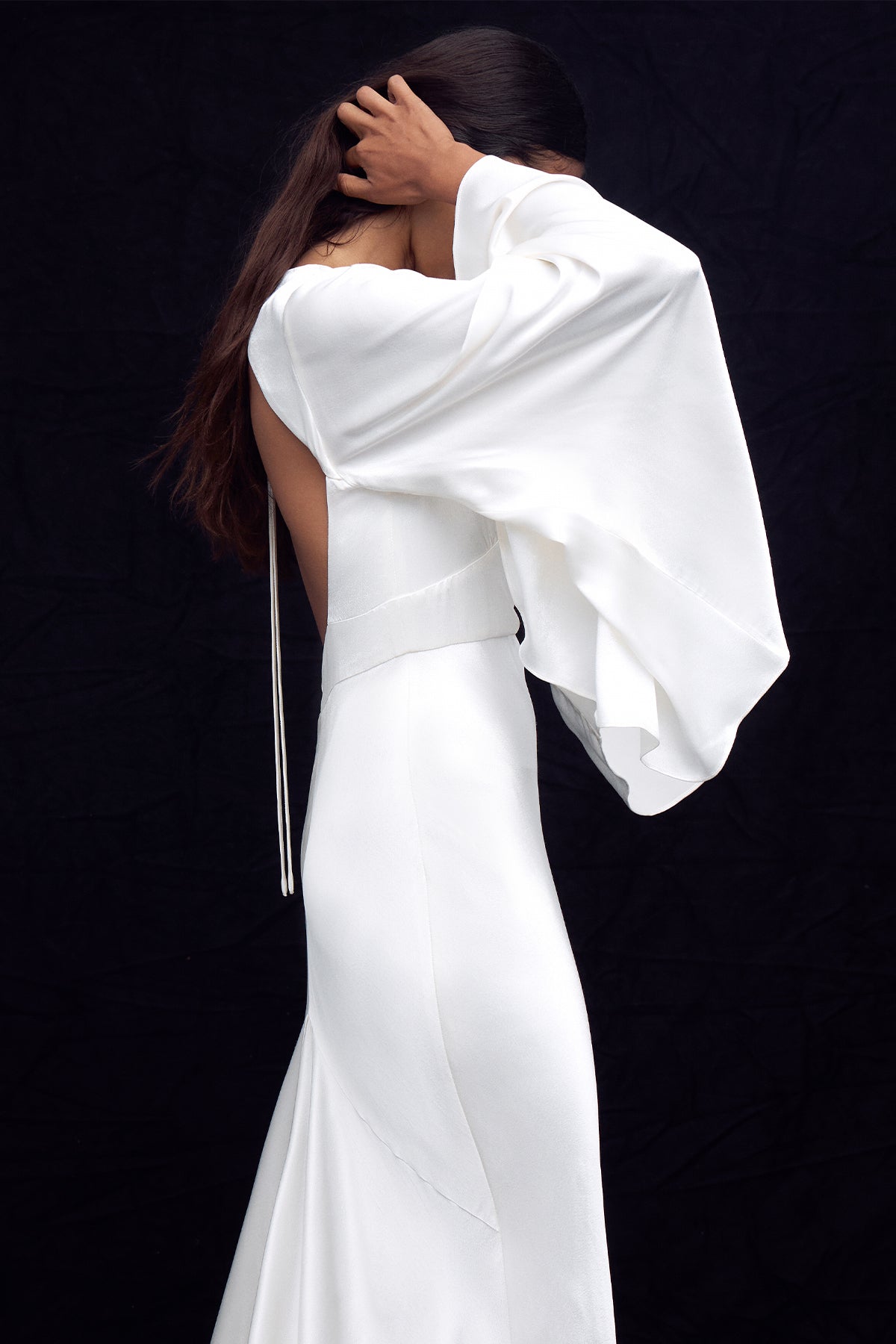 LA LUNE BACKLESS GOWN - WHITE